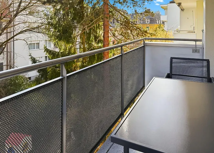 Beautiful, Quite And Very 2 Bedroom Flat *