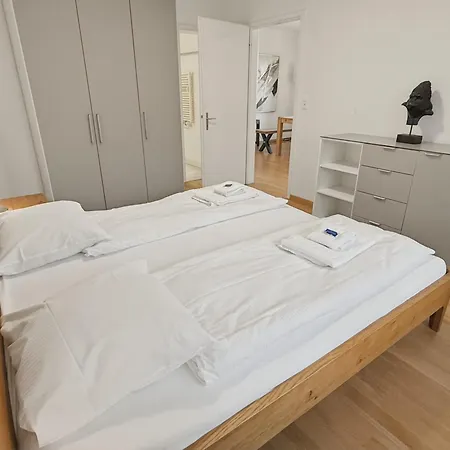 Beautiful, Quite And Very 2 Bedroom Flat Ζυρίχη