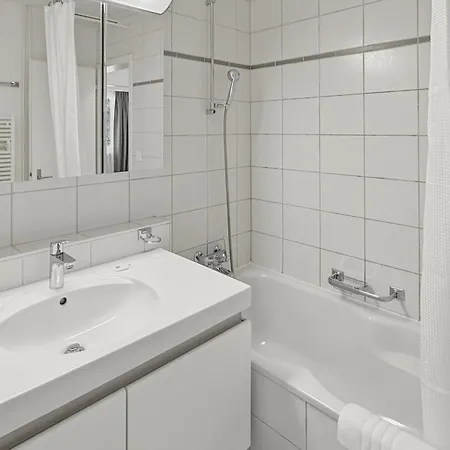 Beautiful, Quite And Very 2 Bedroom Flat Zürih