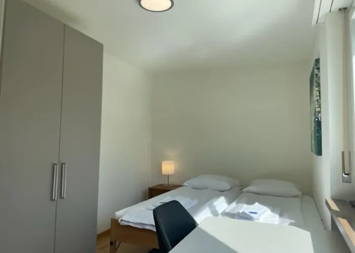 Daire Beautiful, Quite And Very 2 Bedroom Flat Zürih