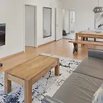 Beautiful, Quite And Very 2 Bedroom Flat * Zúrich